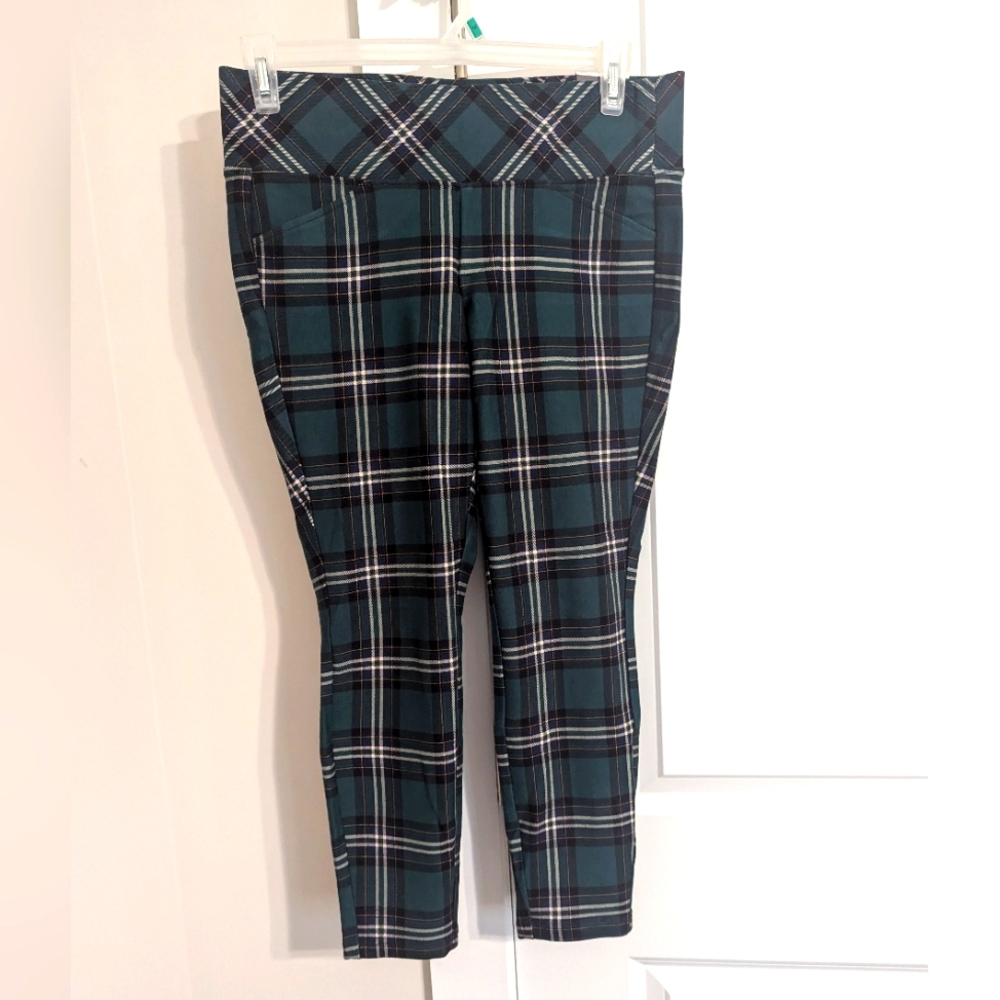NWT Torrid Pixie Pant Size 00R (10) - Green Plaid